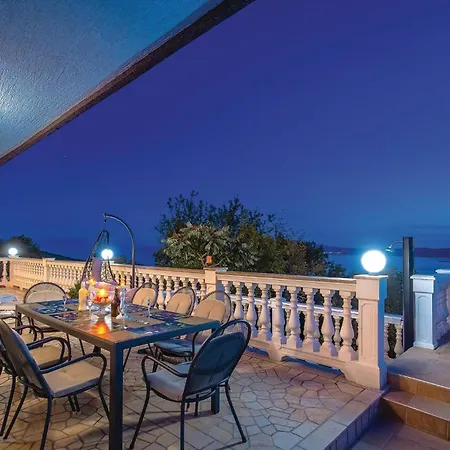 Gorgeous In With Kitchen Holiday home *