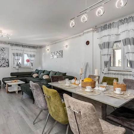 Holiday home Gorgeous In With Kitchen *