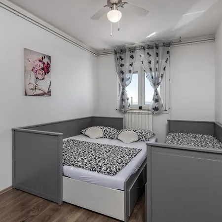 Holiday home Gorgeous In With Kitchen Crikvenica