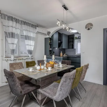 Gorgeous In With Kitchen Holiday home *