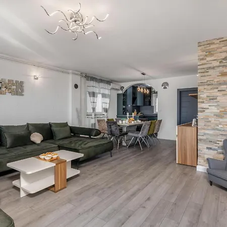 Gorgeous In With Kitchen